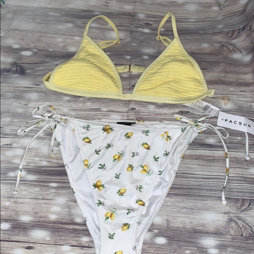 ๐๐ La hearts womenโs yellow bikini set ๐๐ - Picture 1 of 4
